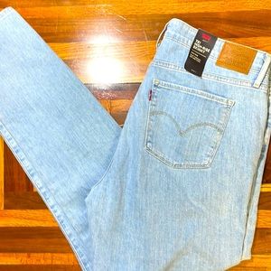 NEW Levi’s premium 33x32 721 high rise skinny light wash blue jeans NWT